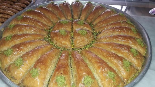 Full antep fıstığı ve sonuç HAVUÇ DİLİM BAKLAVA